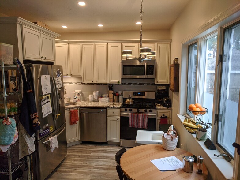 Building Photo - 11 Nichols Ave