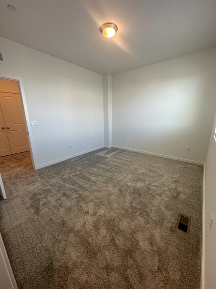 Building Photo - 4390 Timnath Pkwy