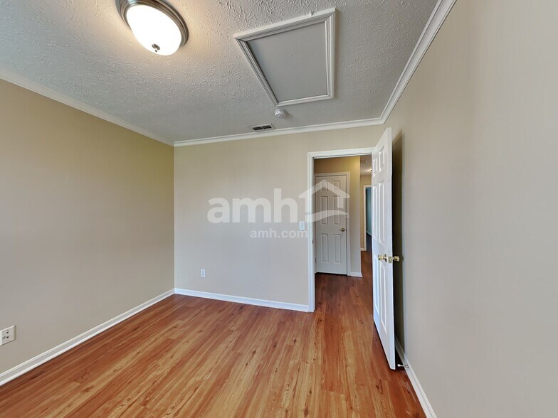 Building Photo - 311 Hartford Ct