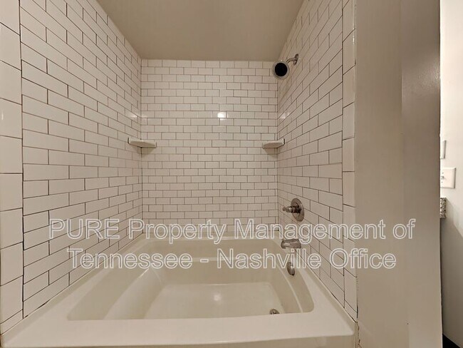Building Photo - 517 Veritas St