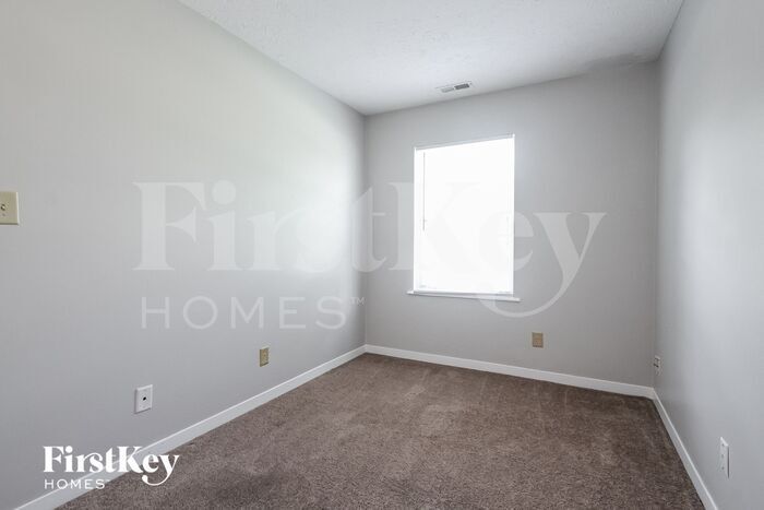 Building Photo - 5639 Dry Den Dr