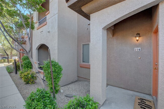 Building Photo - 7701 W Robindale Rd