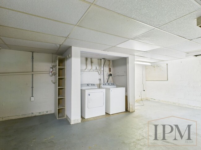 Building Photo - Available Now - 2 Bedroom located in Centr...
