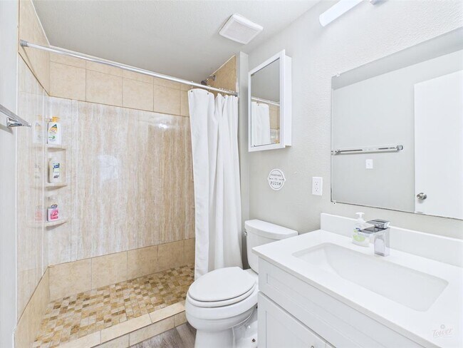 Building Photo - 911 W 22nd St