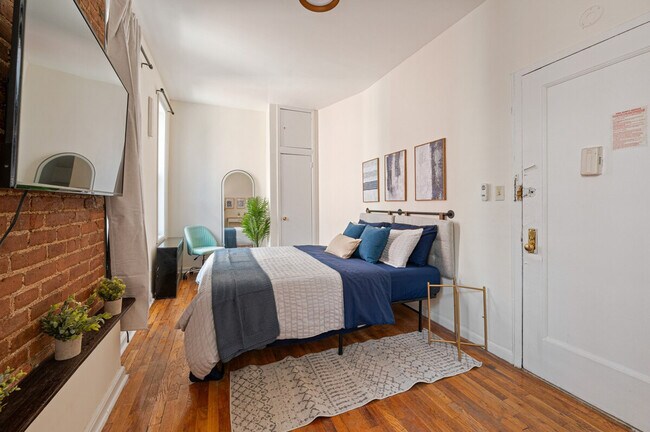 Building Photo - 1762 2nd Ave