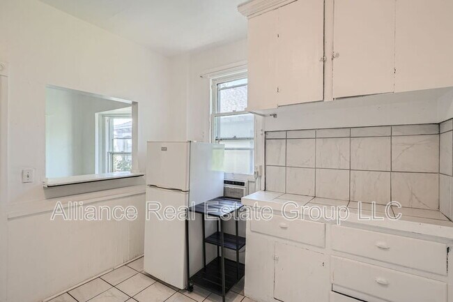 Building Photo - 41 W Byers Pl