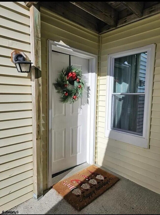 Building Photo - 700 N Franklin Blvd