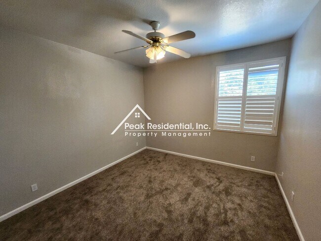 Building Photo - Spacious Stockton 5bd/3ba back up to Elkhorn Golf Club