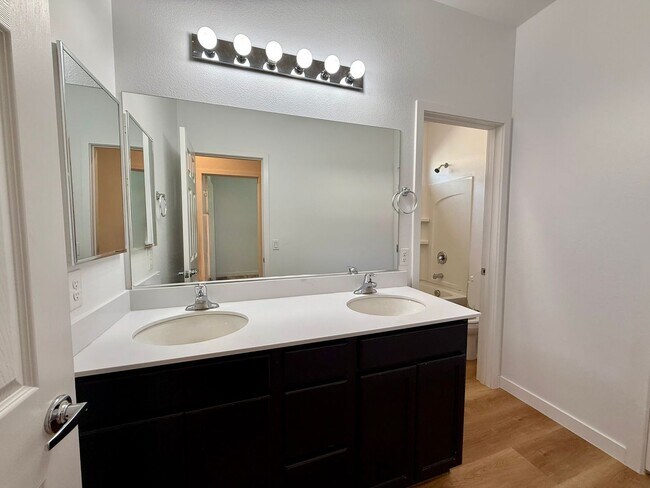 Building Photo - 4 BED, 2.5 BATH, 2 CAR-GARAGE, TWO-STORY, SINGLE FAMILY HOME FOR RENT w/ COMMUNITY POOL & SPA