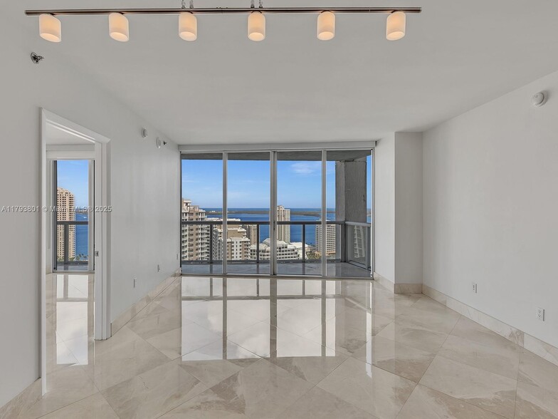 Building Photo - 475 Brickell Ave