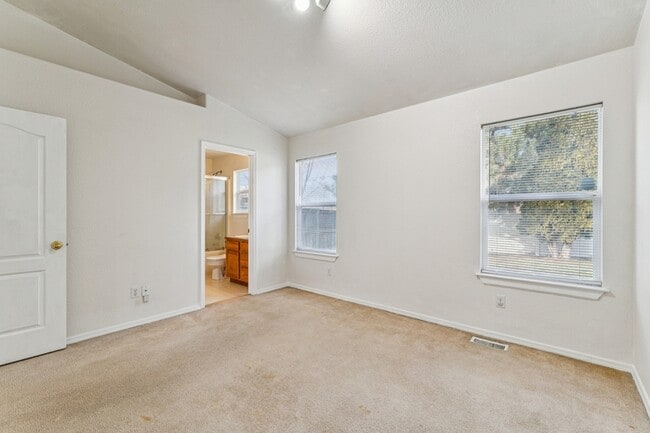 Building Photo - 13402 W Persimmon St