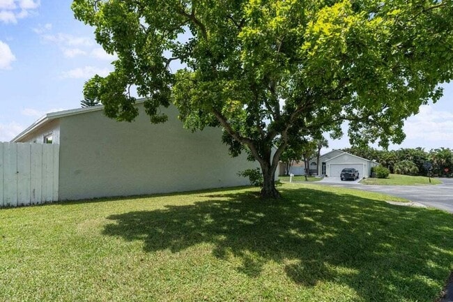 Building Photo - 48 Bentwater Cir