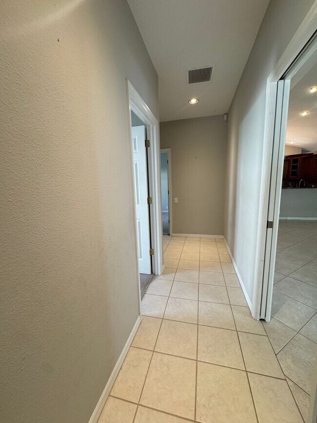 Building Photo - 4 Bedroom 2 Bathroom + Den - Attached Garage and  Heated  Pool!