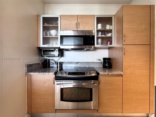 Building Photo - 2775 NE 187th St