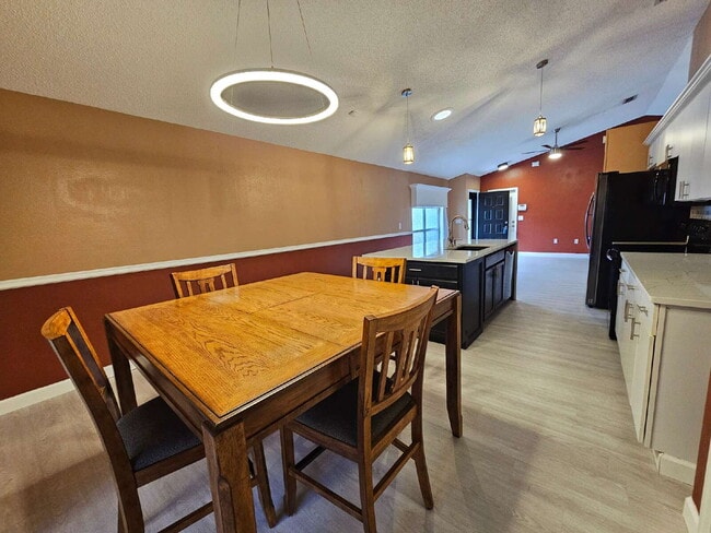 Building Photo - West Melbourne Home