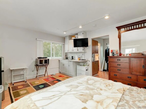 Building Photo - 4388 Bellflower Dr