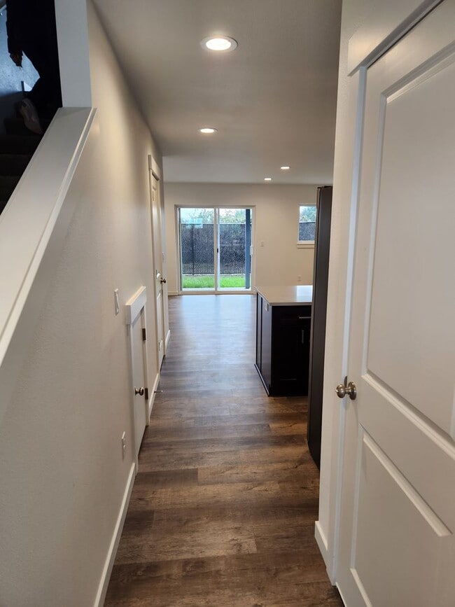 Building Photo - 1012 Peach Rd