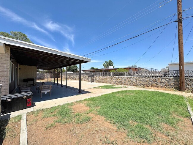 Building Photo - Northeast El Paso 4 Bed Refrig A/C!