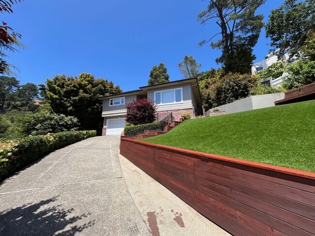Building Photo - INCREDIBLE, MUST SEE MILL VALLEY THREE BED...