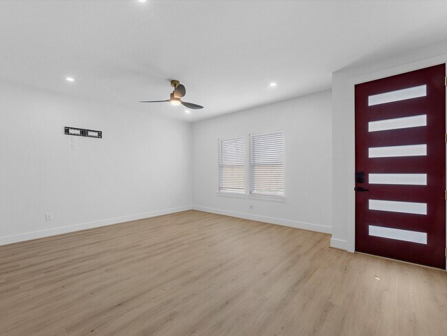 Building Photo - 900 Lucky St