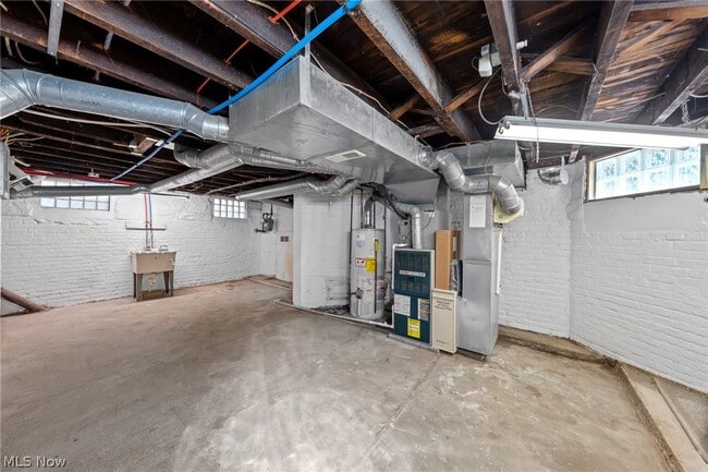 Building Photo - 6209 Pear Ave