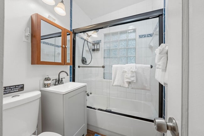 Building Photo - 303 Lang Rd