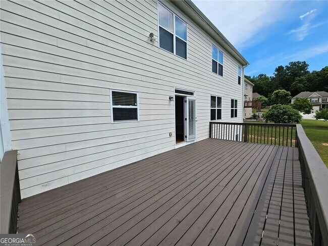 Building Photo - 3755 Long Lake Dr