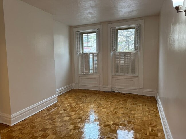 Building Photo - 5431 Howe St