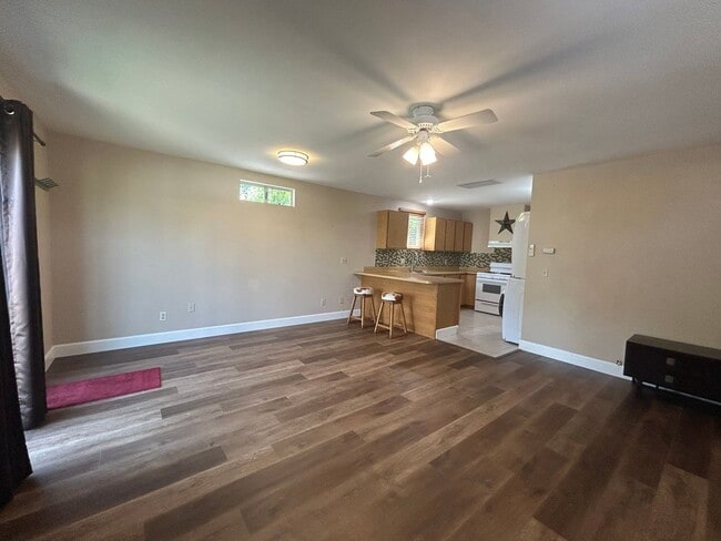 Building Photo - ADU