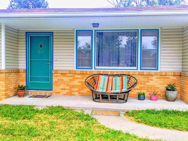 Building Photo - 3 bd, 1.5 ba house, N  Central location, f...