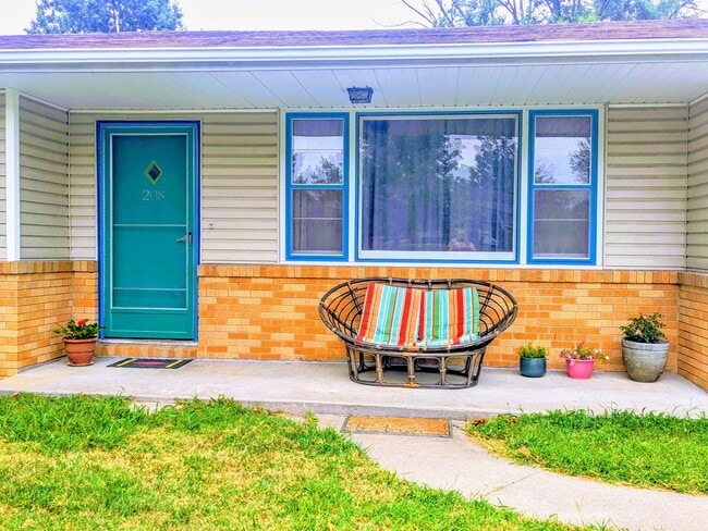 Building Photo - 4 bd, 1.5 ba house, N  Central location, f...
