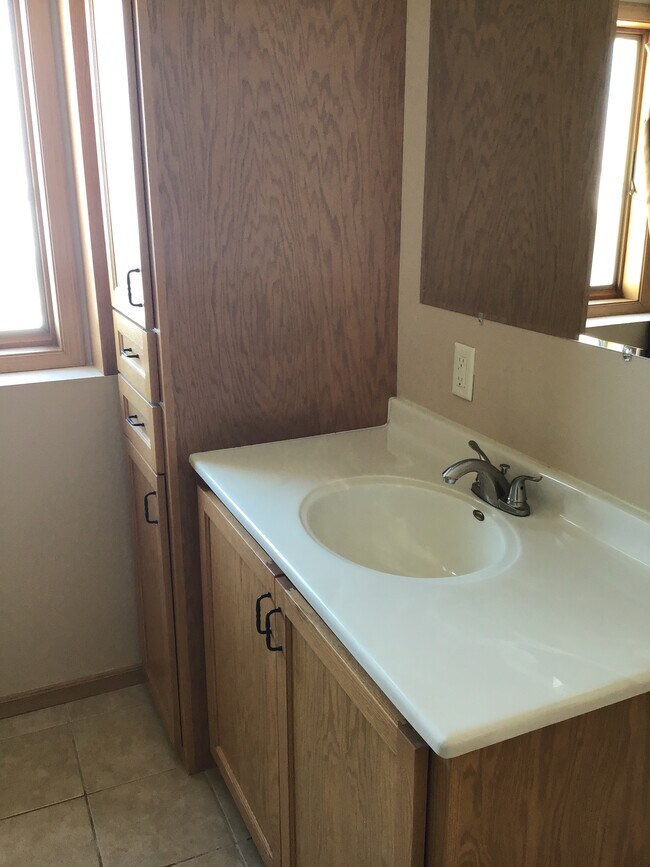 master bath - 146 Erin Ct