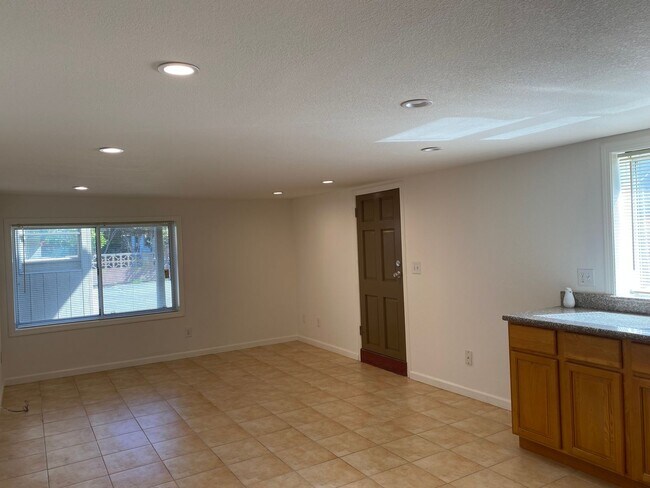 Building Photo - 1033 Pacific Ave