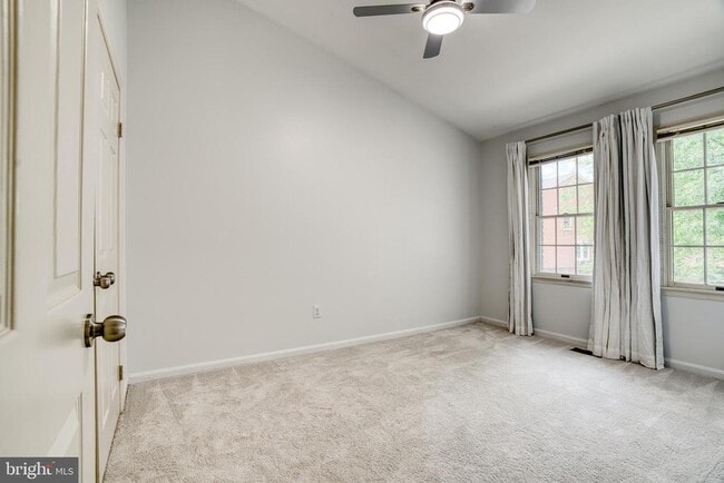Building Photo - 112 Gretna Green Ct