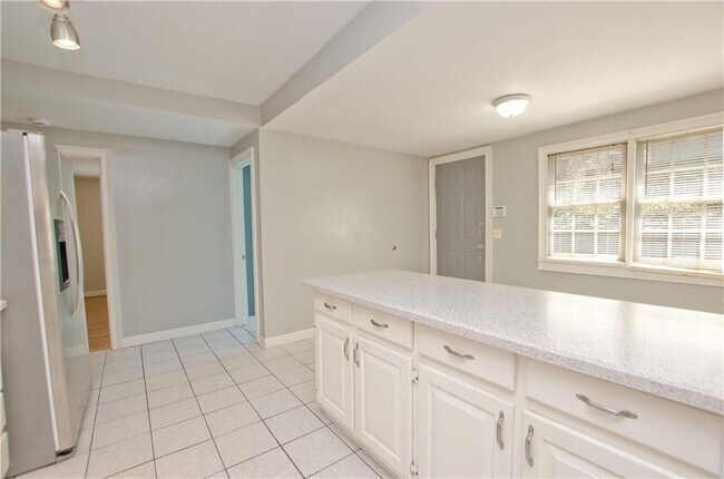 Building Photo - 1398 Woodmont Ln NW