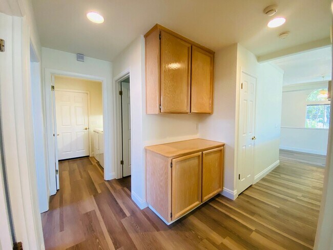 Building Photo - Charming Single-Story Corner Lot Rental