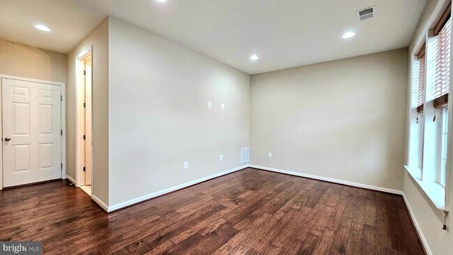 Building Photo - 10607 School St