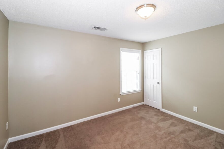 Building Photo - 2680 Bending Elm Dr