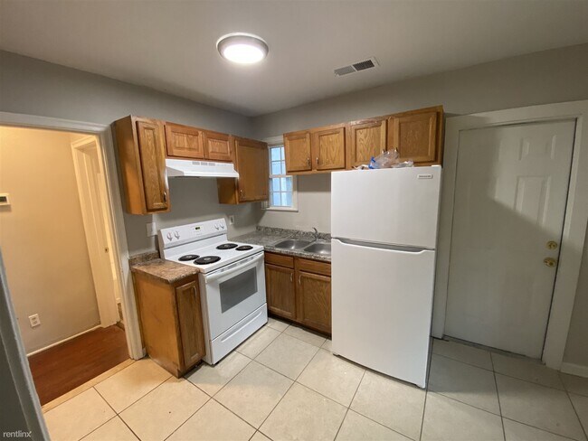 Building Photo - 2 br, 1 bath Duplex - 1125 East 55th Street