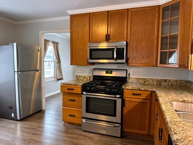 Building Photo - 905 Brentwood Dr