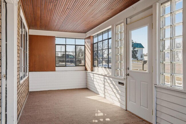 Building Photo - Beautiful, Remodeled Onalaska HOME for Rent!