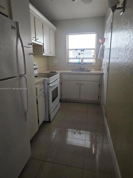 Building Photo - 1425 Arthur St