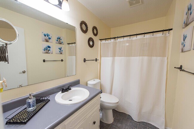 Building Photo - 9108 Peach Tree Ln