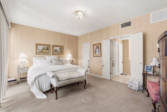 Building Photo - 10125 Valley Forge Dr