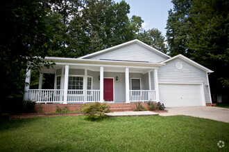 Building Photo - Spacious 3-Bedroom Ranch with Versatile Li...