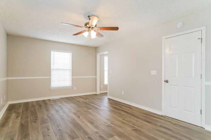 Building Photo - 5848 Brambleton Ave