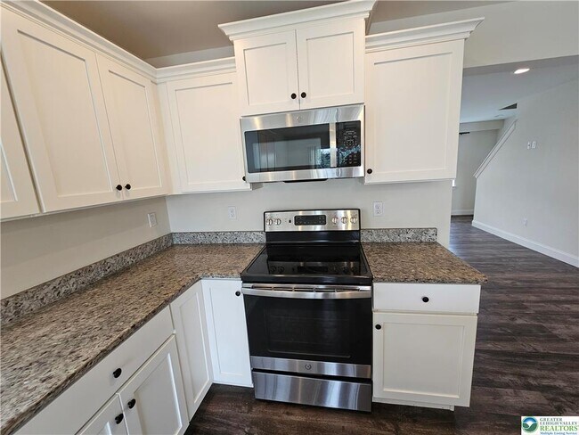 Building Photo - 1601 Greystone Cir