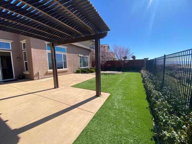 Building Photo - Advent -Immaculate Four Bedroom Home W/ Tw...