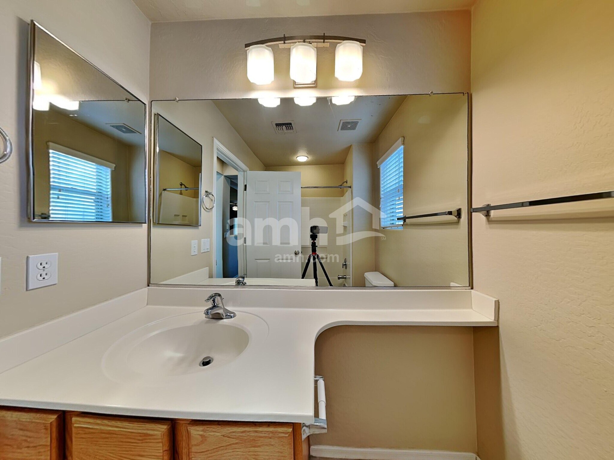 Building Photo - 16282 W Mercer Ln