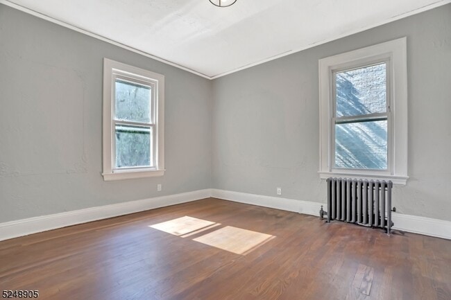 Building Photo - 706 Chestnut St